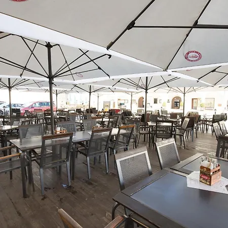 U Cerneho Orla Hotel 3*