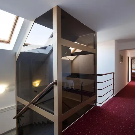 Hotel U Cerneho Orla 3*
