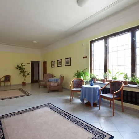 U Cerneho Orla Hotel