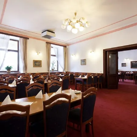 Hotel U Cerneho Orla 3*