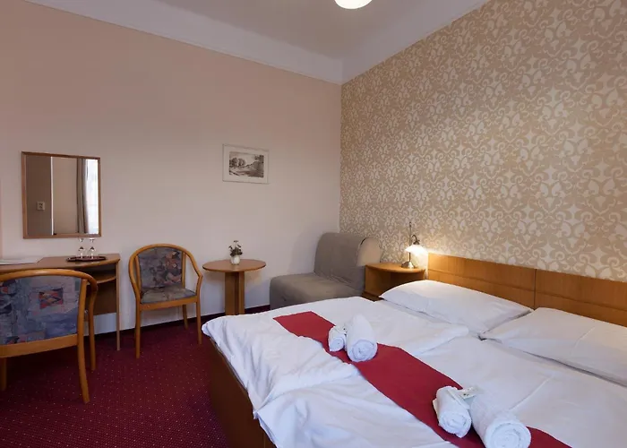 U Cerneho Orla Hotell