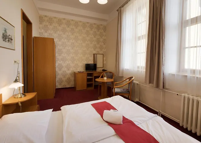 U Cerneho Orla Hotell