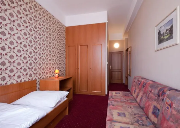 U Cerneho Orla Hotell